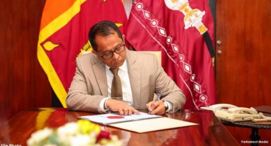 Speaker Endorses Certificate On Gambling Reg Bill